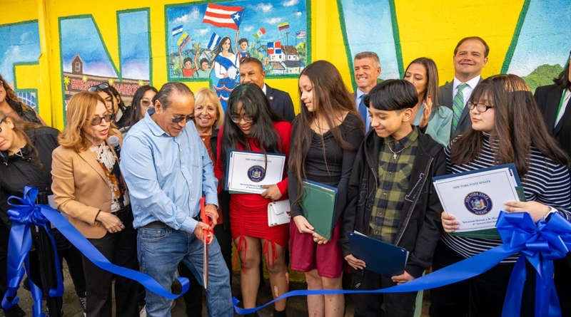 Brentwood Mural Ribbon Cutting